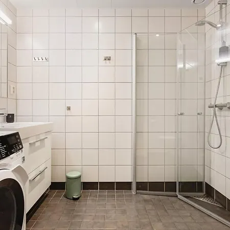 Dinbnb I Oasis, Workspace & Elevator! Apartman