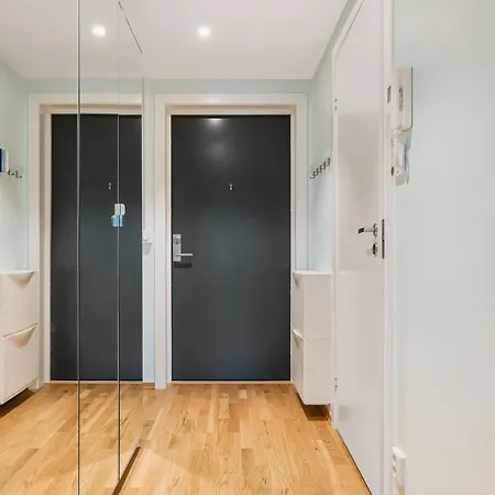 Dinbnb I Oasis, Workspace & Elevator! Apartman *