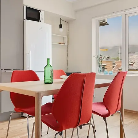 Apartmán Dinbnb I Oasis, Workspace & Elevator! *